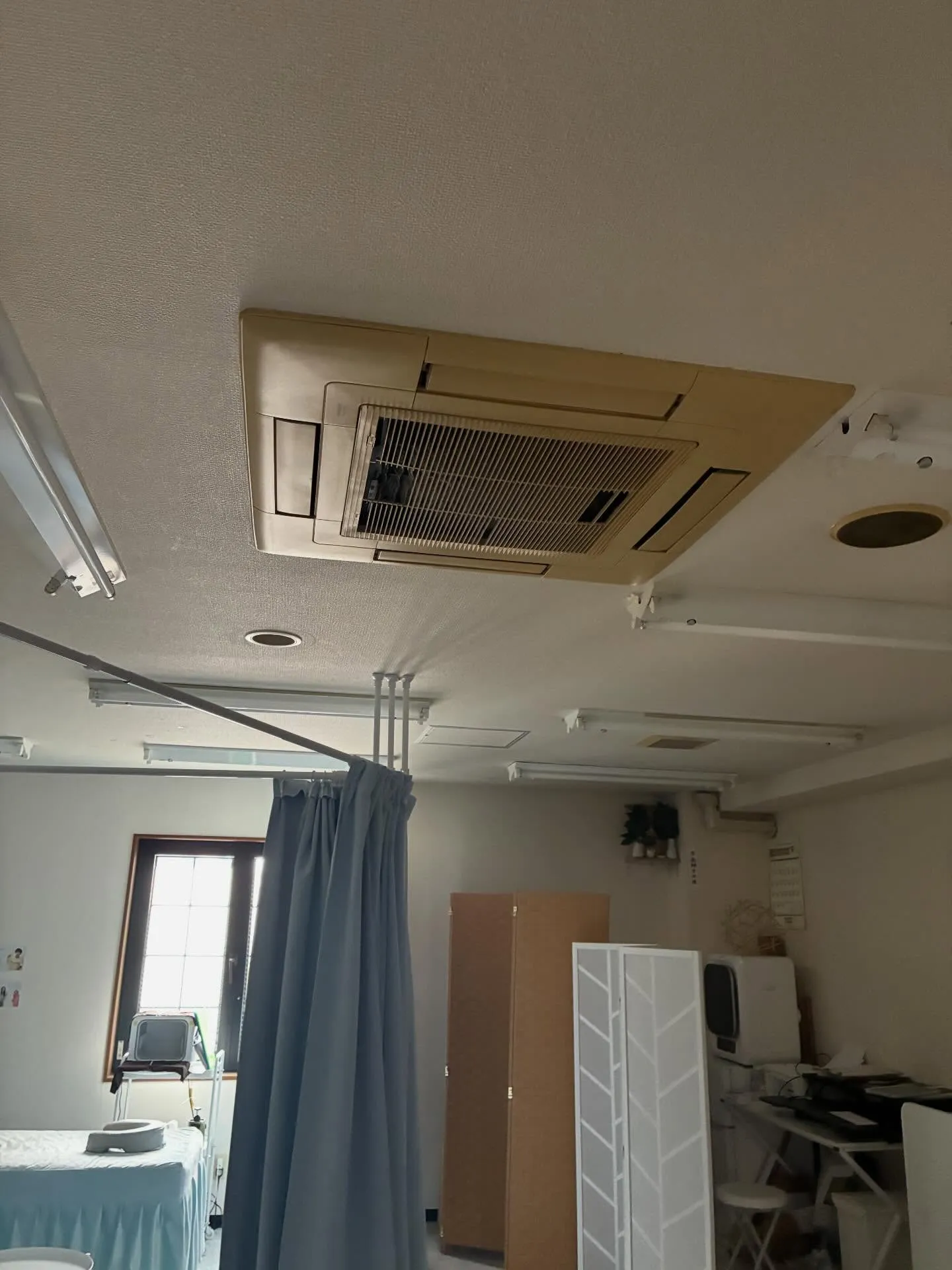 【4方向カセットエアコン入替工事👷‍♂️】